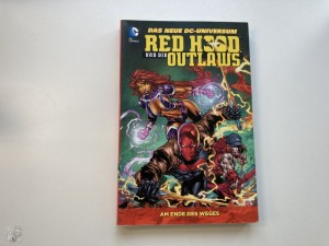 Red Hood und die Outlaws - Megaband 3: Am Ende des Weges